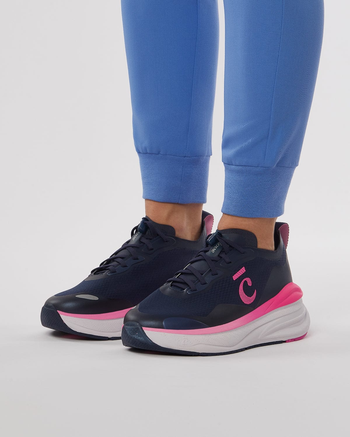 alto-navy-pink-white-7_09be91f1-4e57-4ced-9e00-ccd43b102056