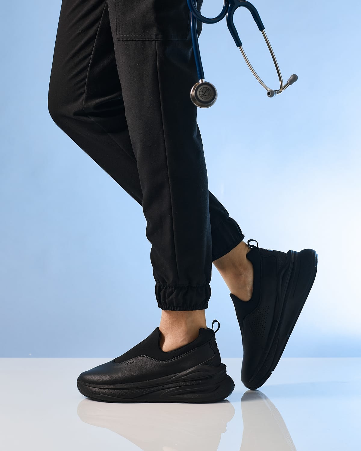 ona-all-black-option-7-1