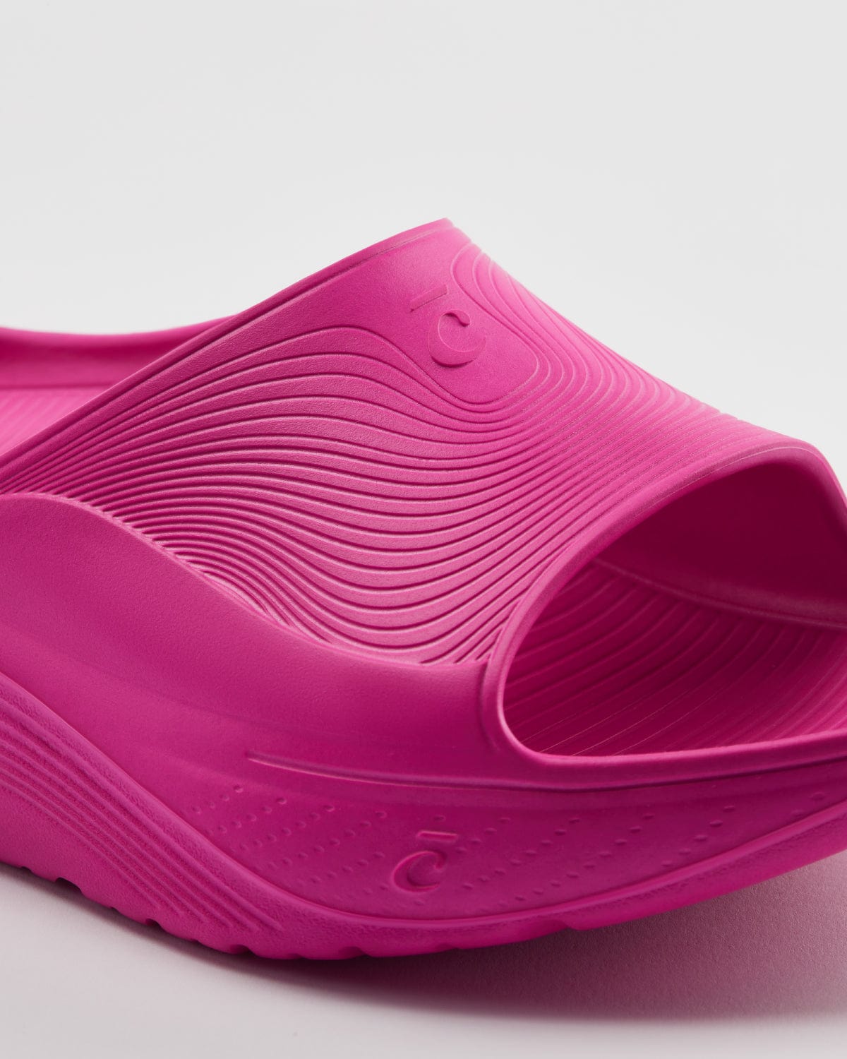 sc-recovery-slide-neon-pink-5_d6c46154-a1fe-4d4c-ab24-03cea3c8d056