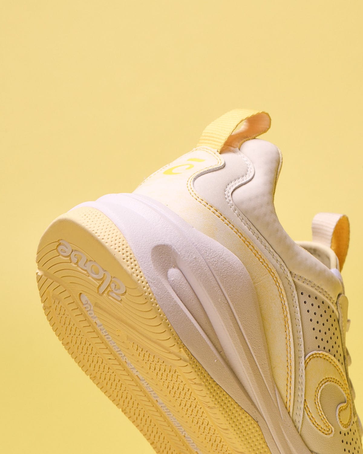 strada-white-brushed-yellow-8_fab59e7c-43c0-42f2-bacf-3dc0bb6d3a14