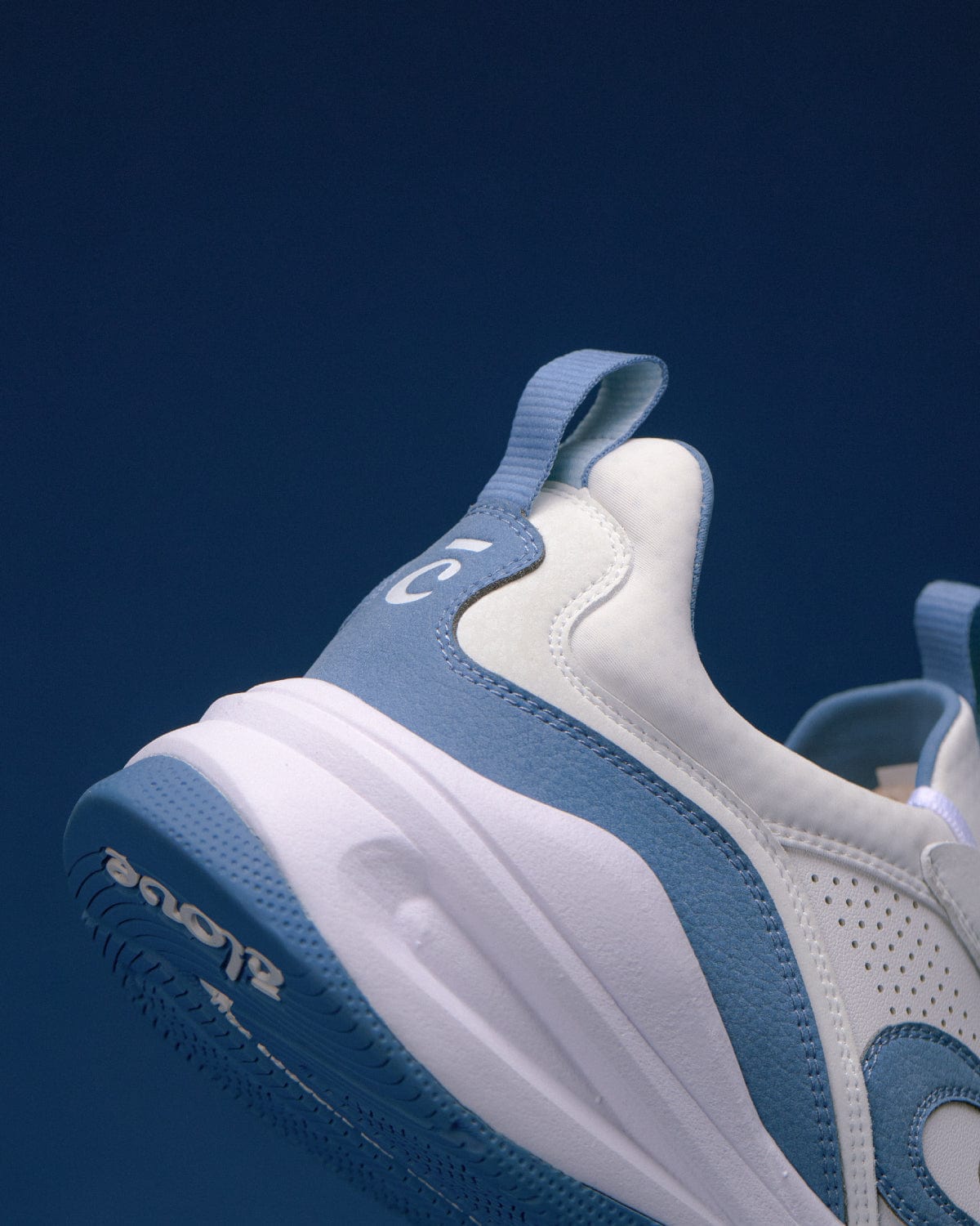 strada-white-ocean-blue-8_5ea853c8-885c-43b6-b321-7f480e4b892c